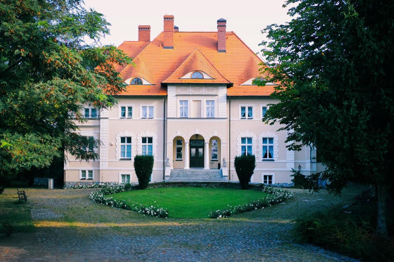 Palac W Debinie Krzeszkowice Bagian luar foto