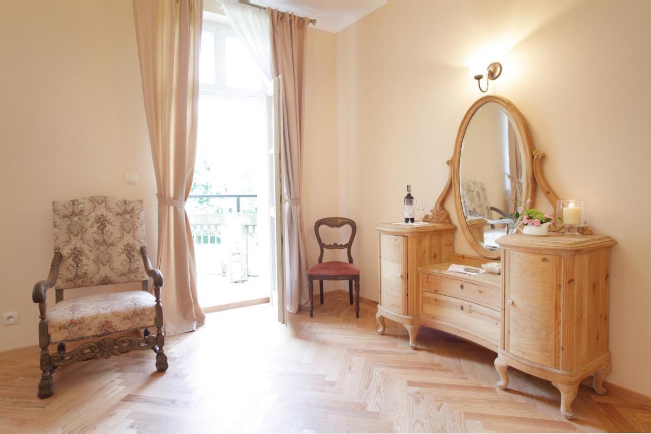 Palac W Debinie Krzeszkowice Bagian luar foto