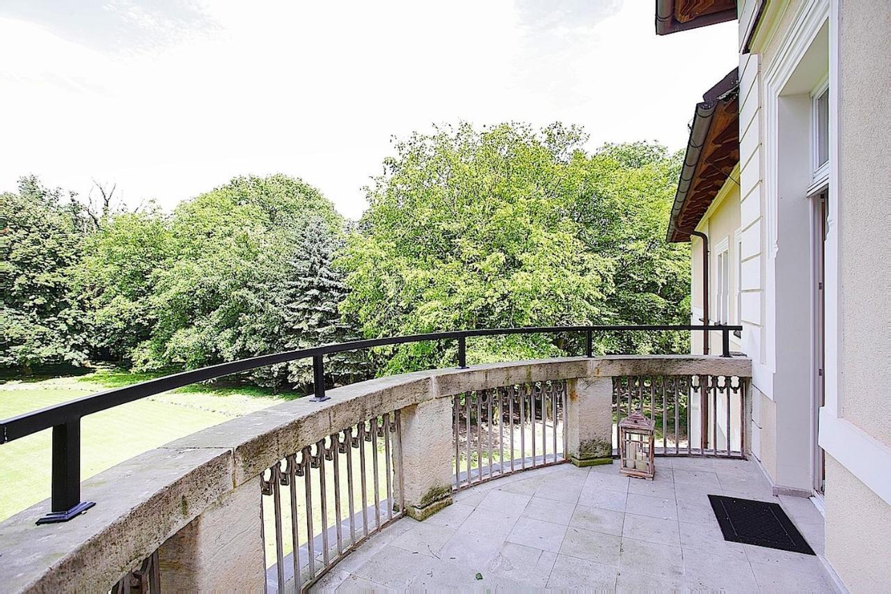 Palac W Debinie Krzeszkowice Bagian luar foto