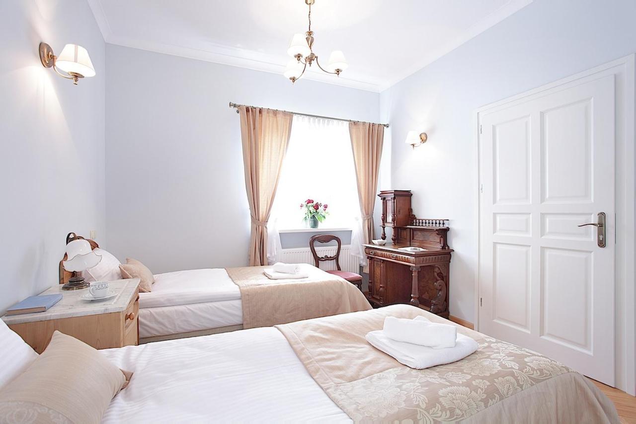 Palac W Debinie Krzeszkowice Bagian luar foto