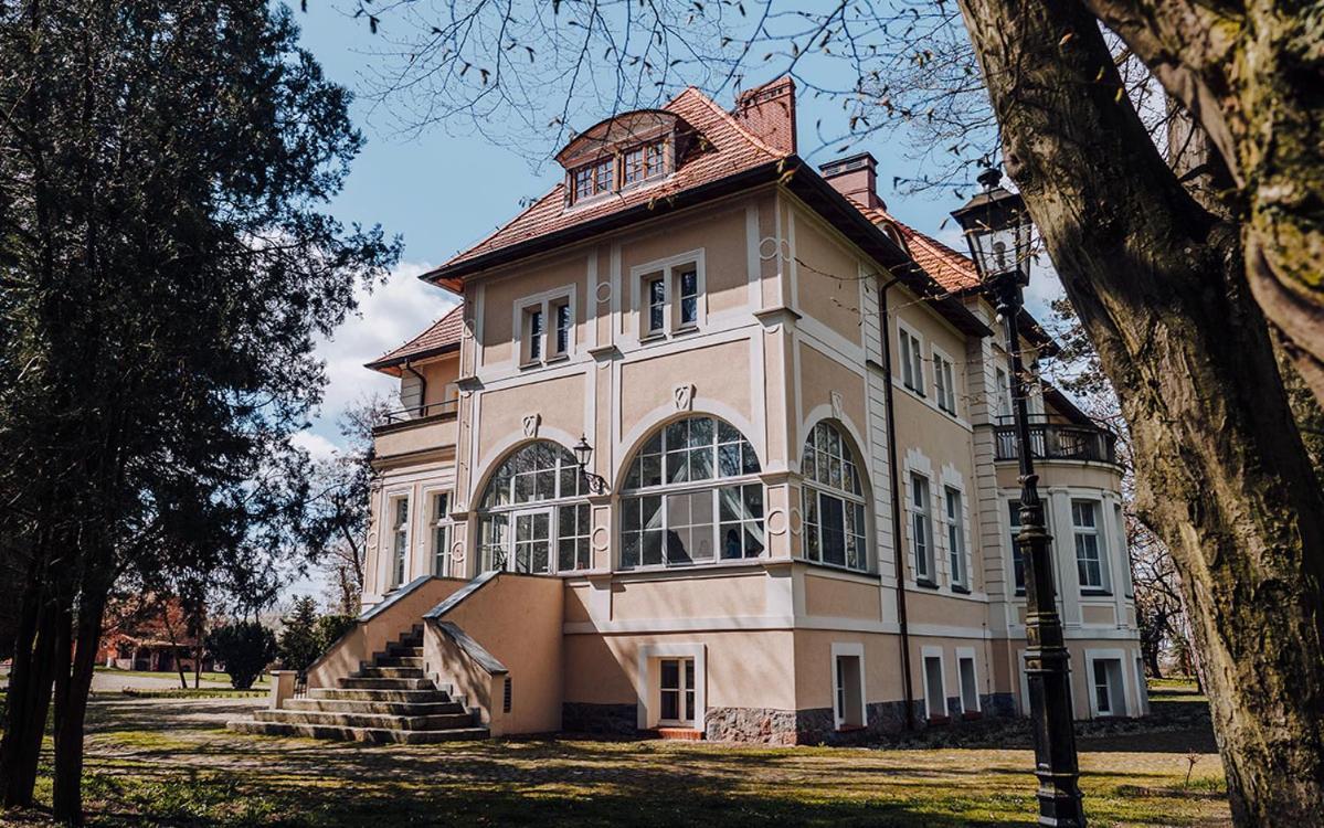 Palac W Debinie Krzeszkowice Bagian luar foto