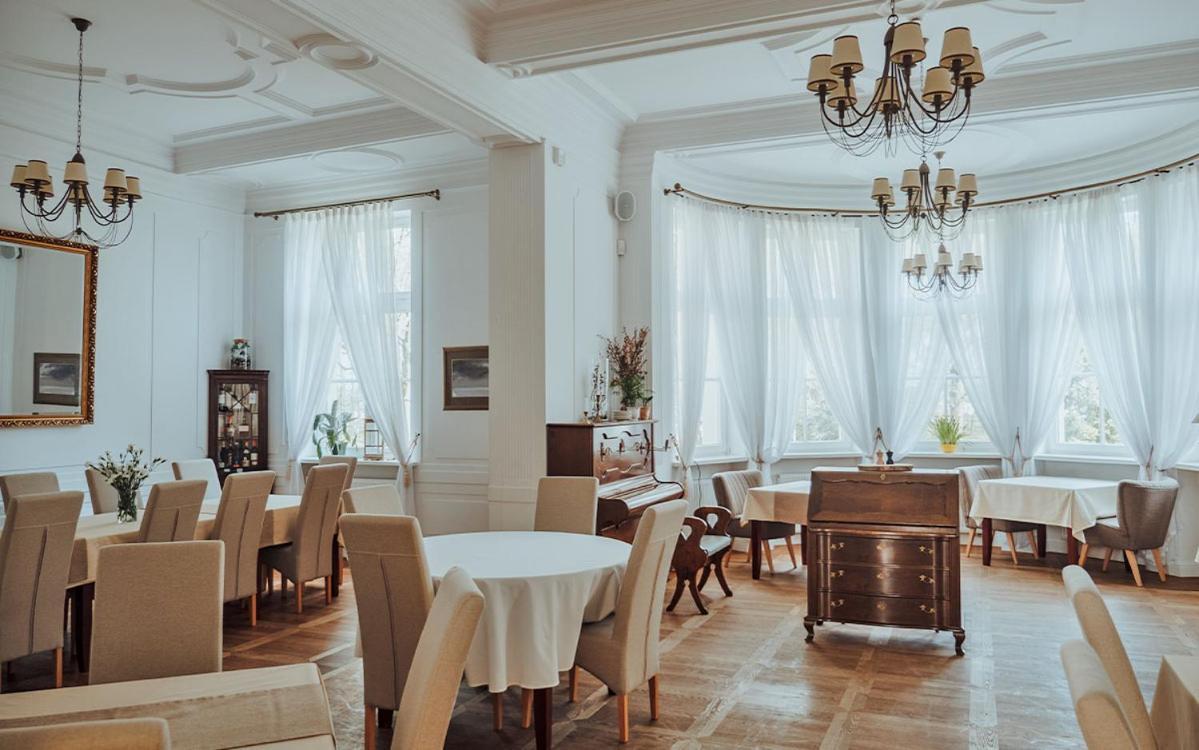 Palac W Debinie Krzeszkowice Bagian luar foto